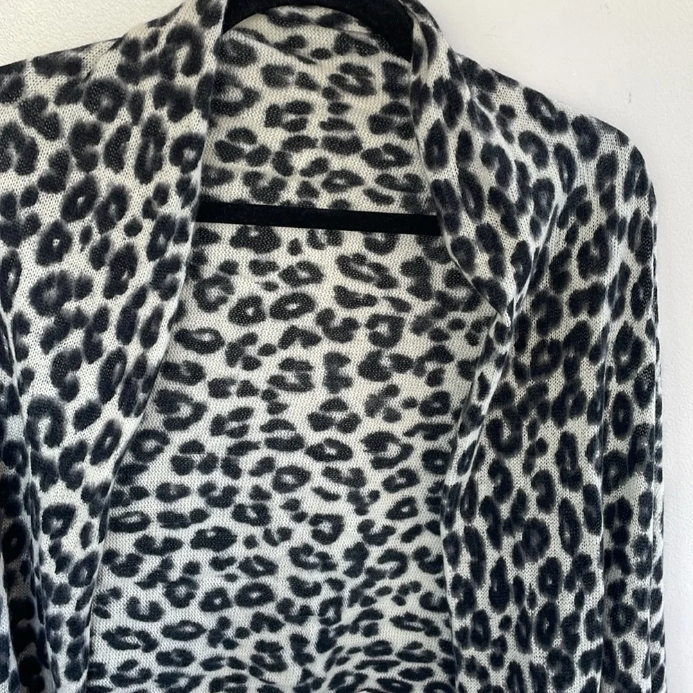 Cashmere blend Banana Republic black gray cream cheetah animal print cozy scarf